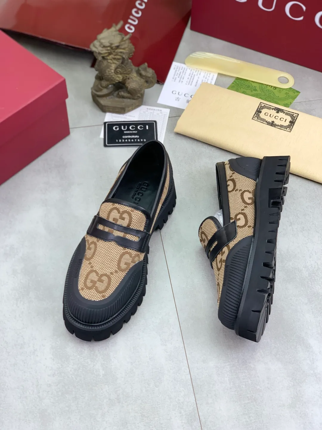 Men's Men's Shoes💰P440💰[New Style] Gucci lazy slip-on couple 🧑‍🤝‍🧑 best selection of leather shoes (Gucci) official website latest Gucci lazy 🎁 leather shoes, hot style 💥 style is simple and elegant, exclusive for trendy men. Unique official website latest brand original double G pressure Floral elements 👑 Original Gucci decoration, fashionable and elegant, original calf leather with double G denim ✅ Fully imported soft sheepskin lining, official website designated wear-resistant, rubber business outsole, classic model taken in person 🎬 Size: 36-46 Various colors available